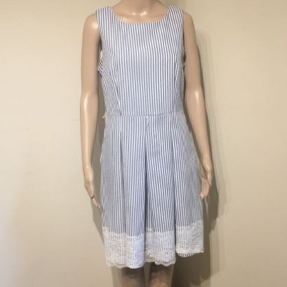 Madison Leigh Blue Seersucker dress with Lace trim - Picture 2 of 13